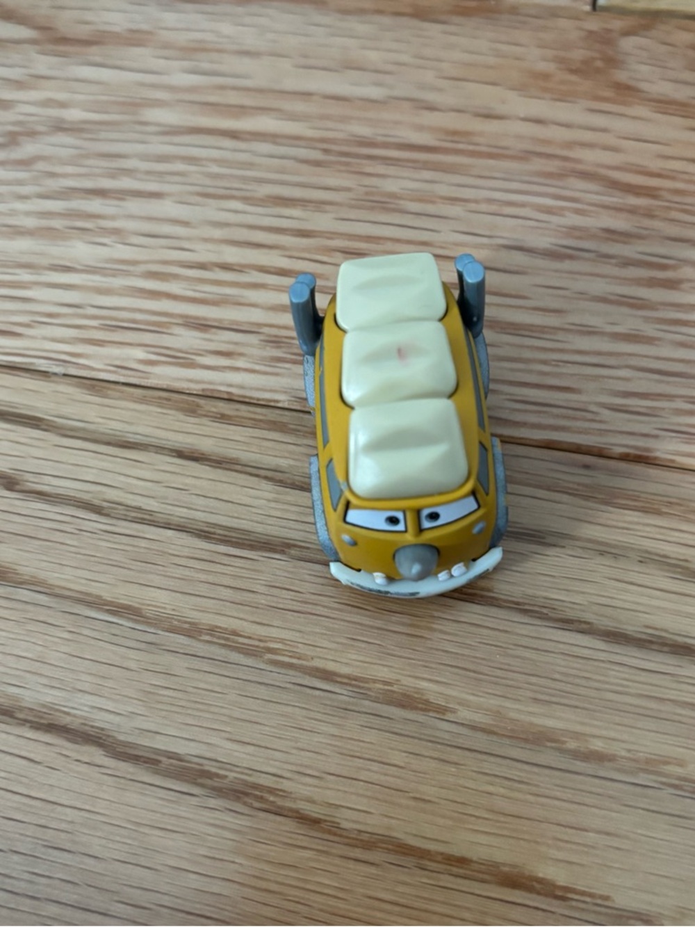 Disney Pixar Cars Mini Racers Dino Westfalanapus - Picture 2 of 3